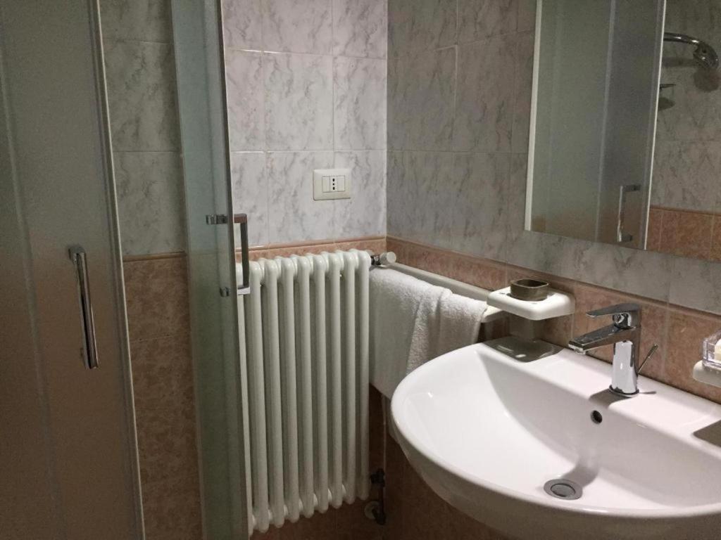 Residence Checkin A Richiesta Parma Luaran gambar